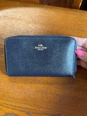 Coach Navy Pebbled Leather Zip Around Wallet Gold Hardware Everyday Wallet Card